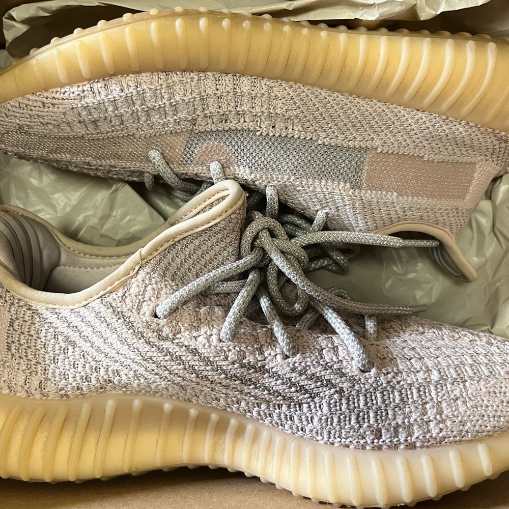 Yeezy Boost 350 V2 - Picture 5 of 8